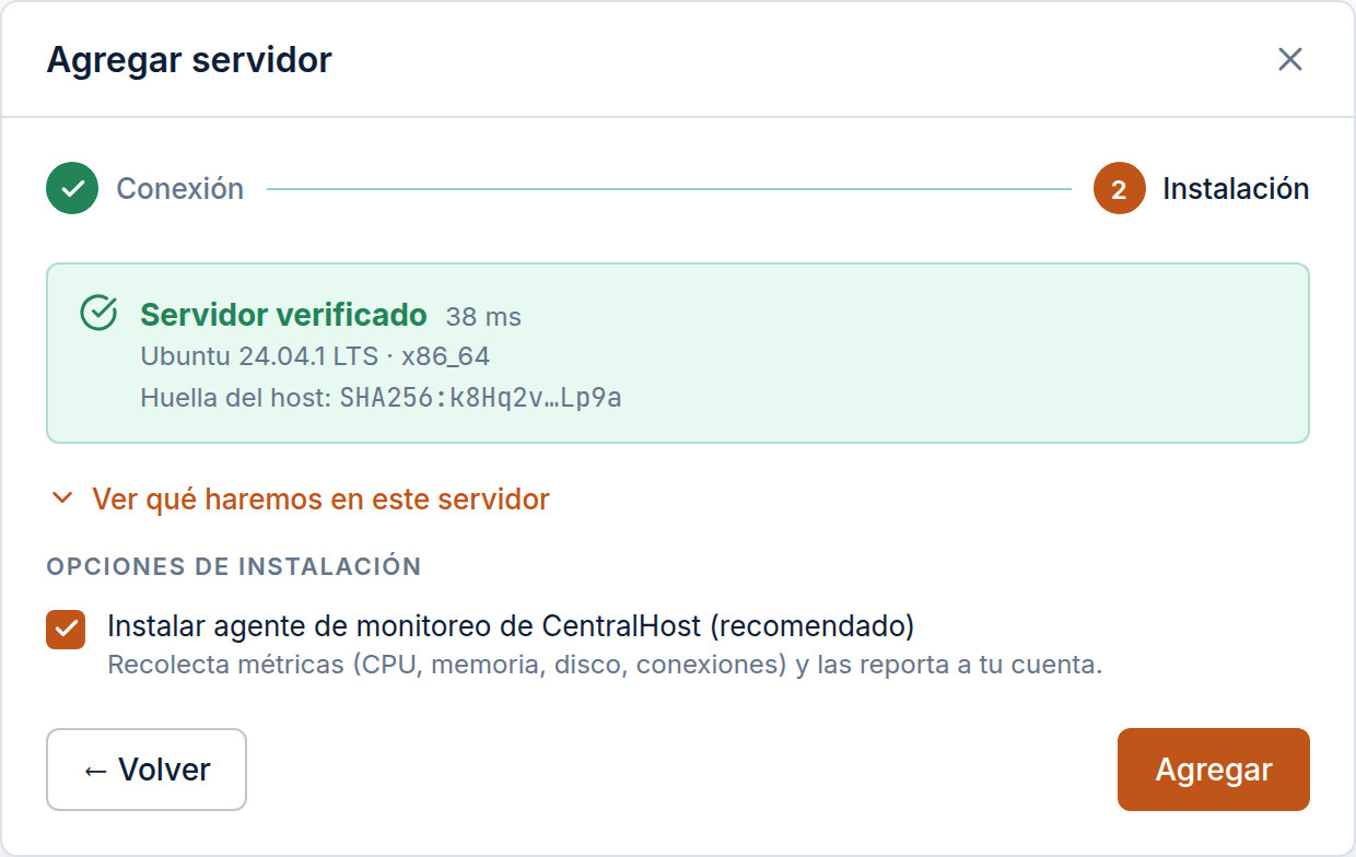 El paso "Instalación" del asistente: un aviso verde de "Servidor verificado" con la latencia (38 ms), el sistema operativo (Ubuntu 24.04.1 LTS · x86_64) y la huella del host. Debajo, un enlace "Ver qué haremos en este servidor" y la opción marcada "Instalar agente de monitoreo de CentralHost (recomendado)". Abajo, los botones Volver y Agregar.